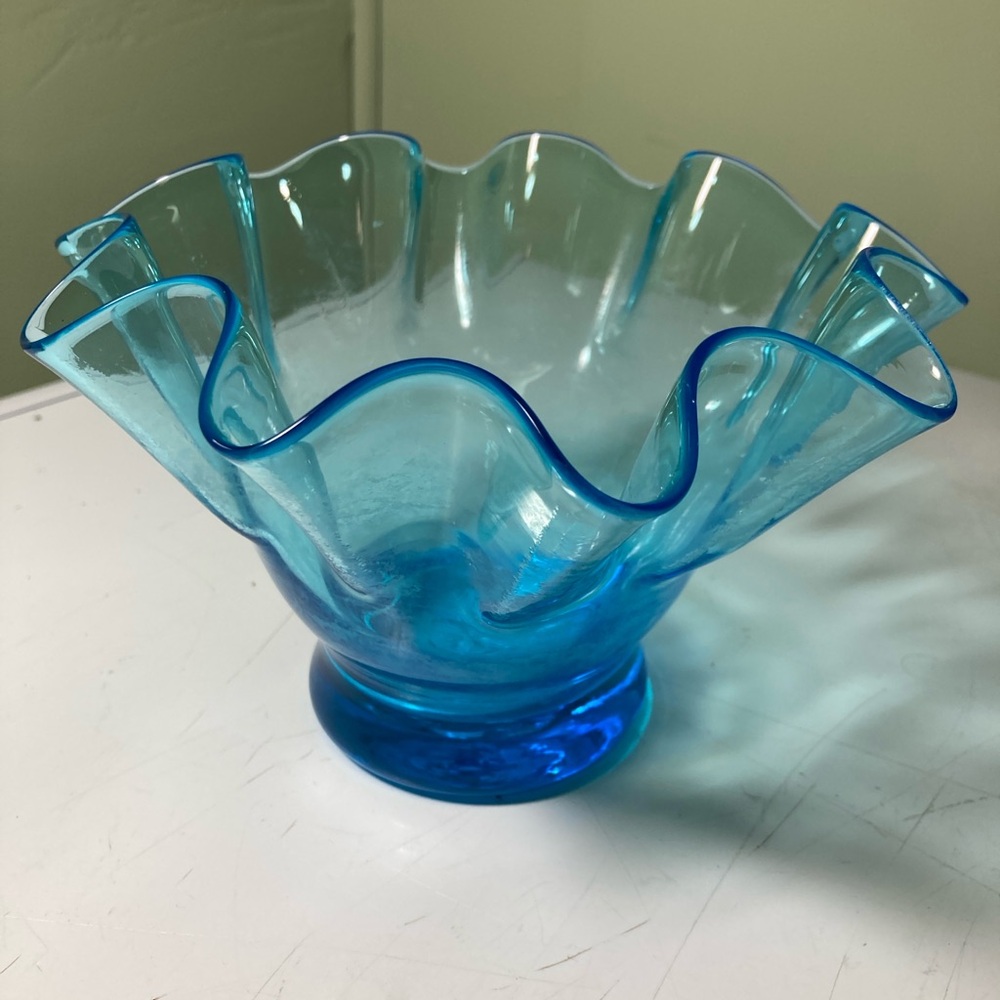 Vtg Blenko Handcraft Blue Art Glass Bowl Ruffled Pinched Edge